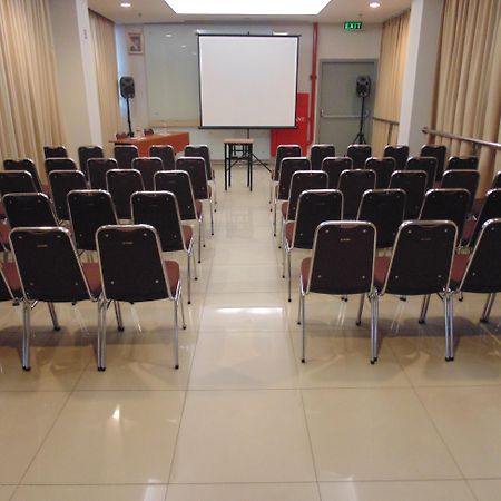 Amaris Hotel Bekasi Barat Exteriör bild