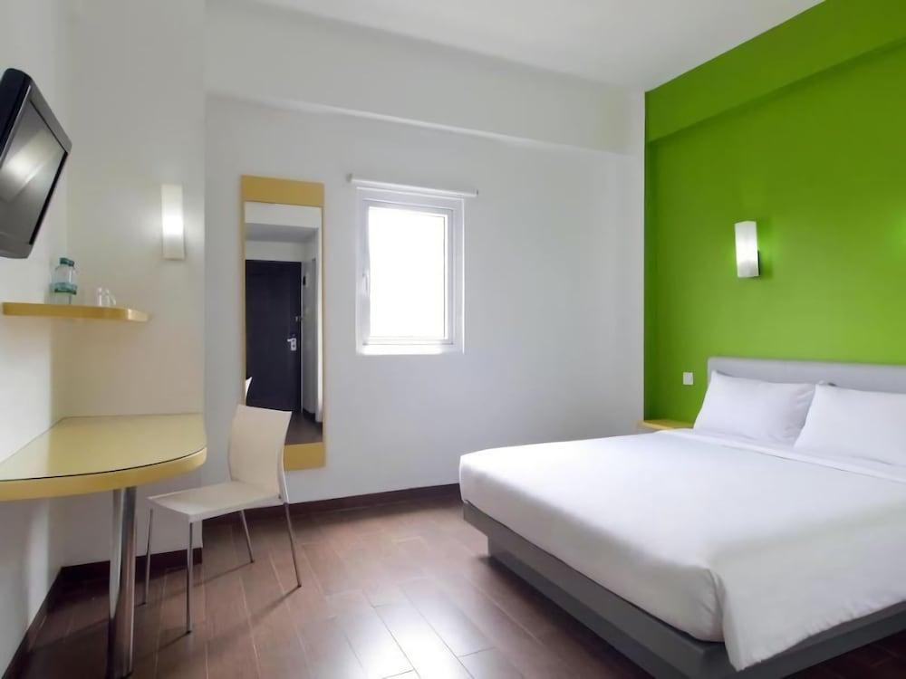 Amaris Hotel Bekasi Barat Exteriör bild