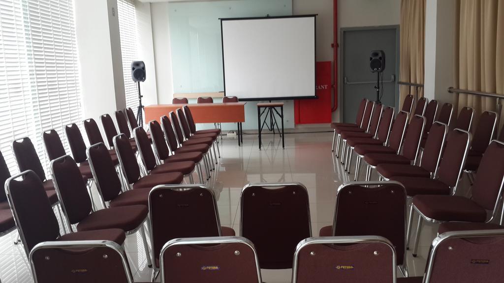 Amaris Hotel Bekasi Barat Exteriör bild
