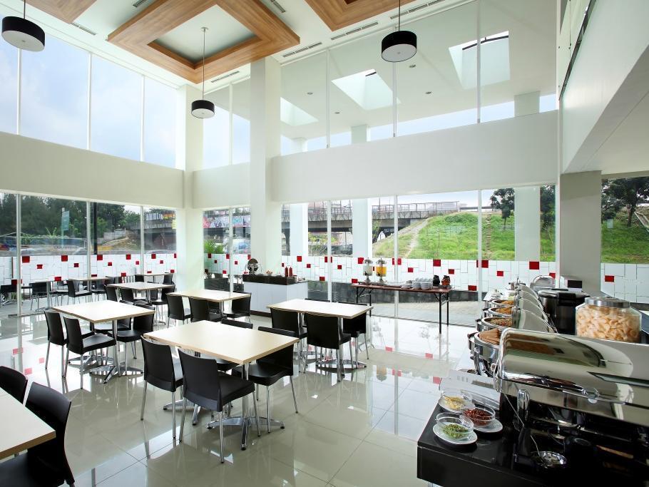 Amaris Hotel Bekasi Barat Exteriör bild