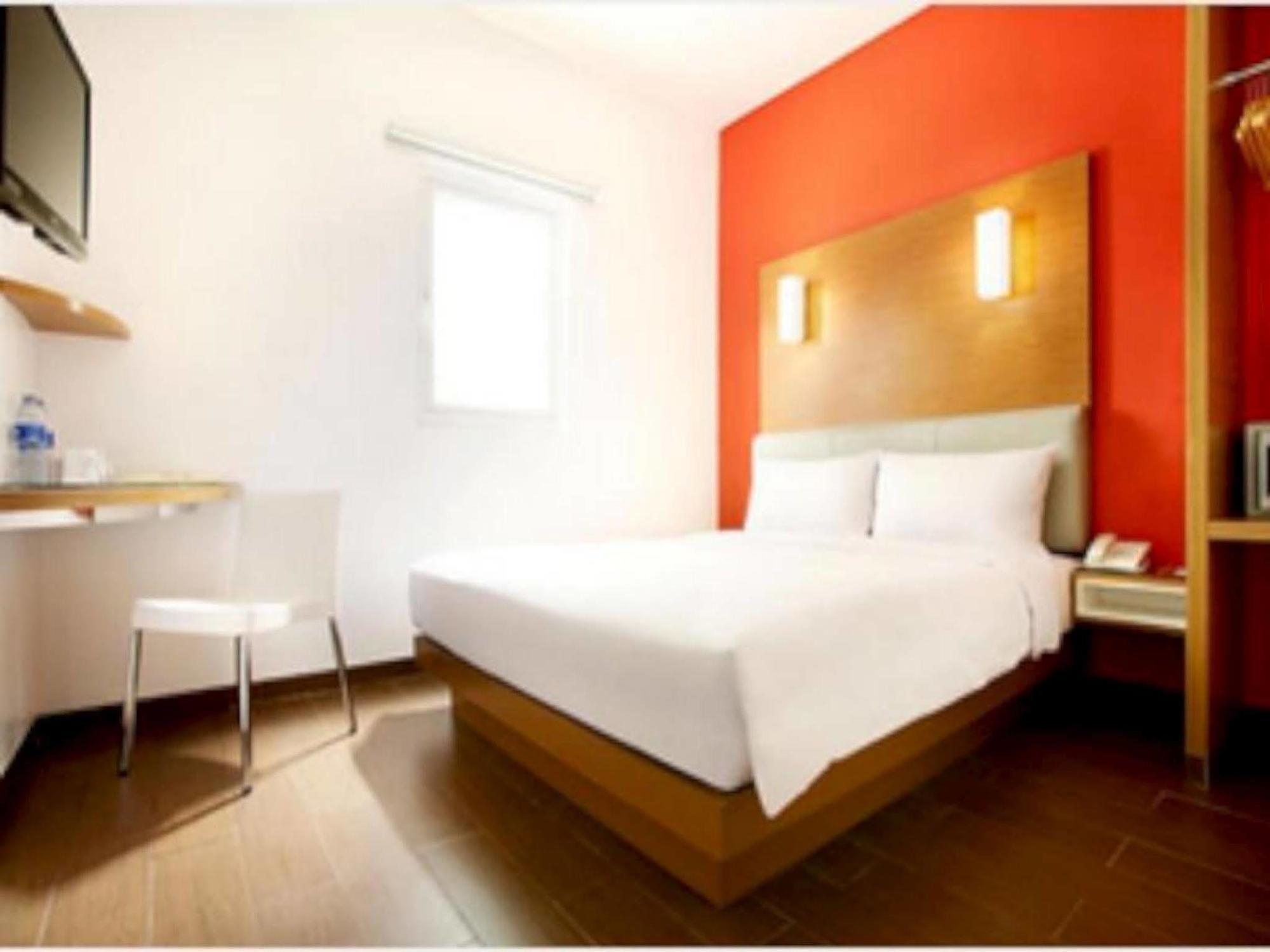 Amaris Hotel Bekasi Barat Exteriör bild
