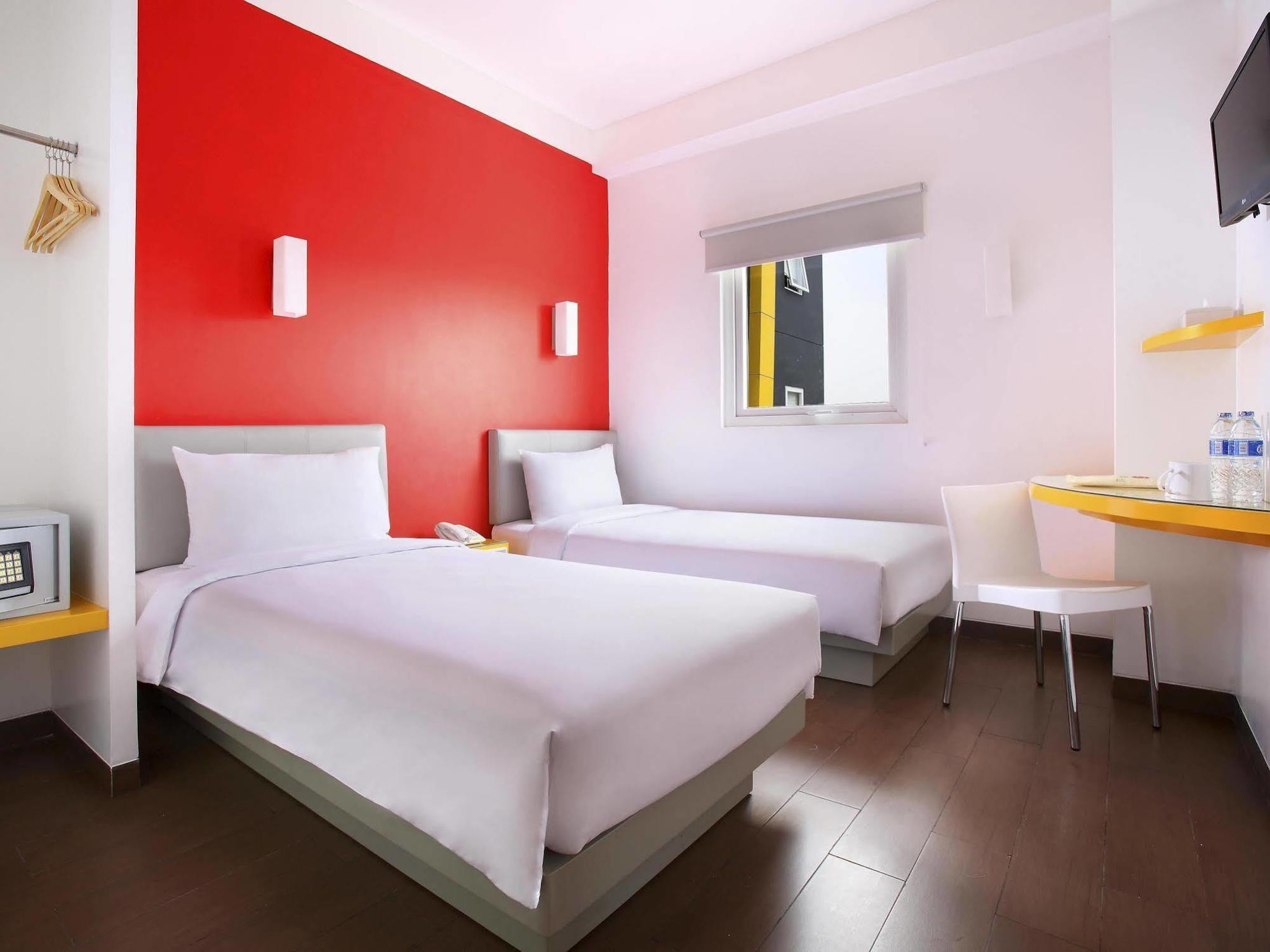 Amaris Hotel Bekasi Barat Exteriör bild
