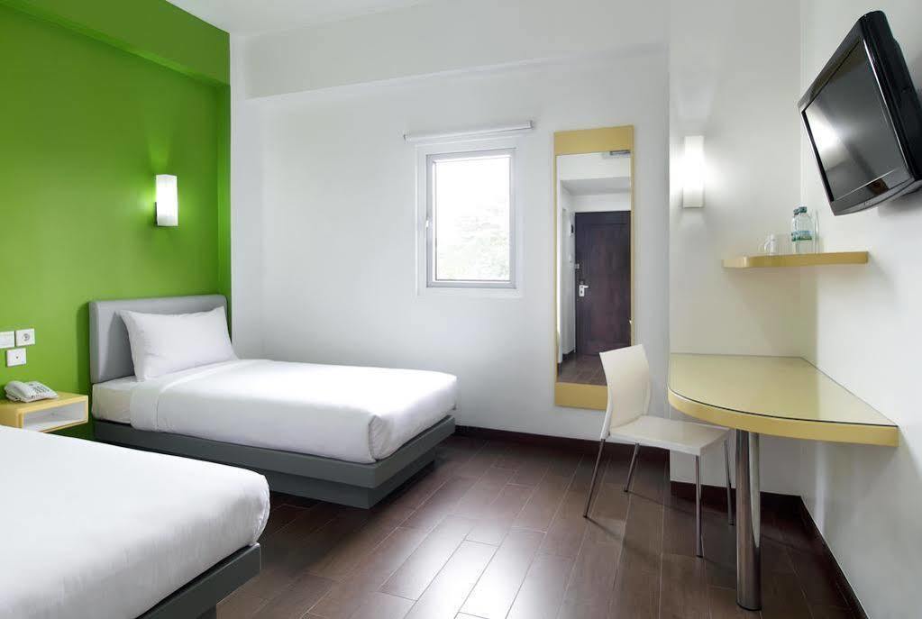 Amaris Hotel Bekasi Barat Exteriör bild